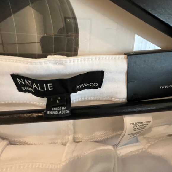 RW & Co WHITE JEANS π - Picture 5 of 5